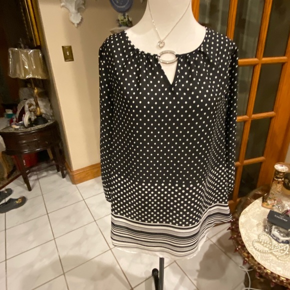 Black with white polka dots blouse size M by Est.1846 - Picture 3 of 7